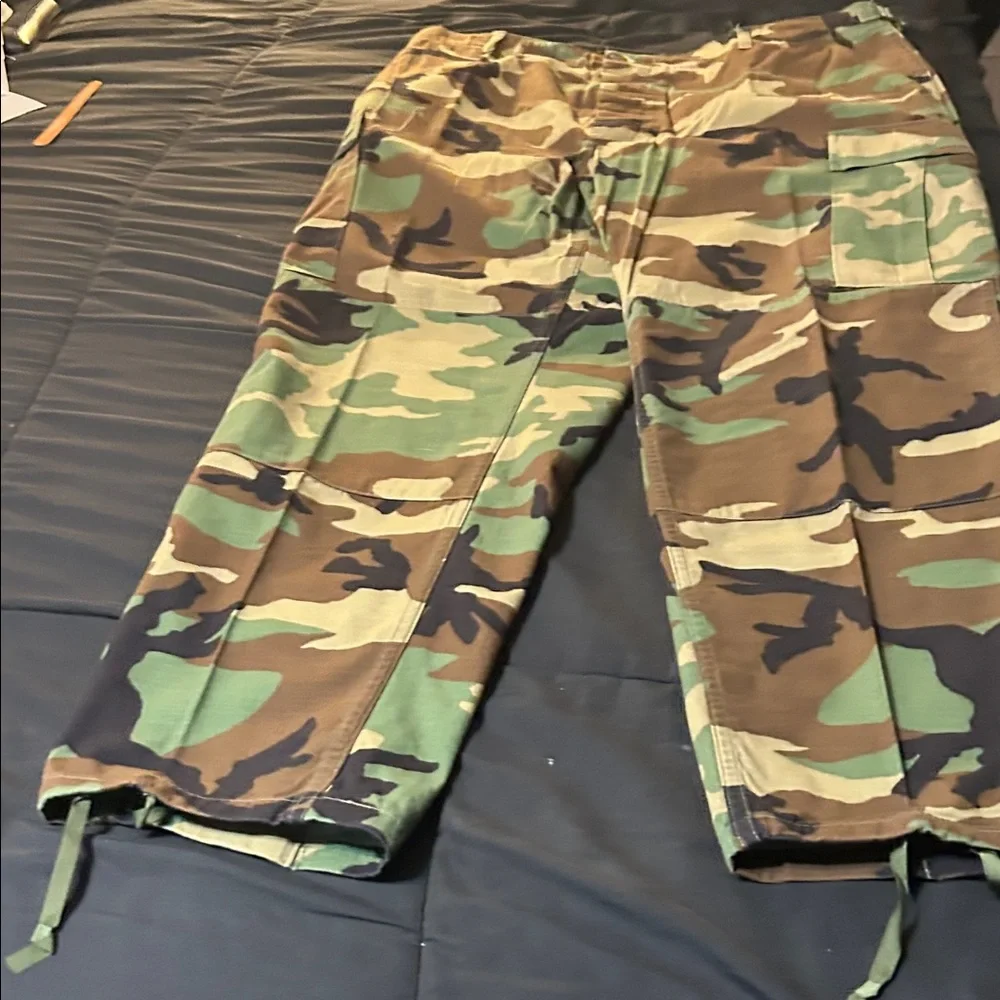 Men's Camouflage Cargo Pants - Picture 3 of 6